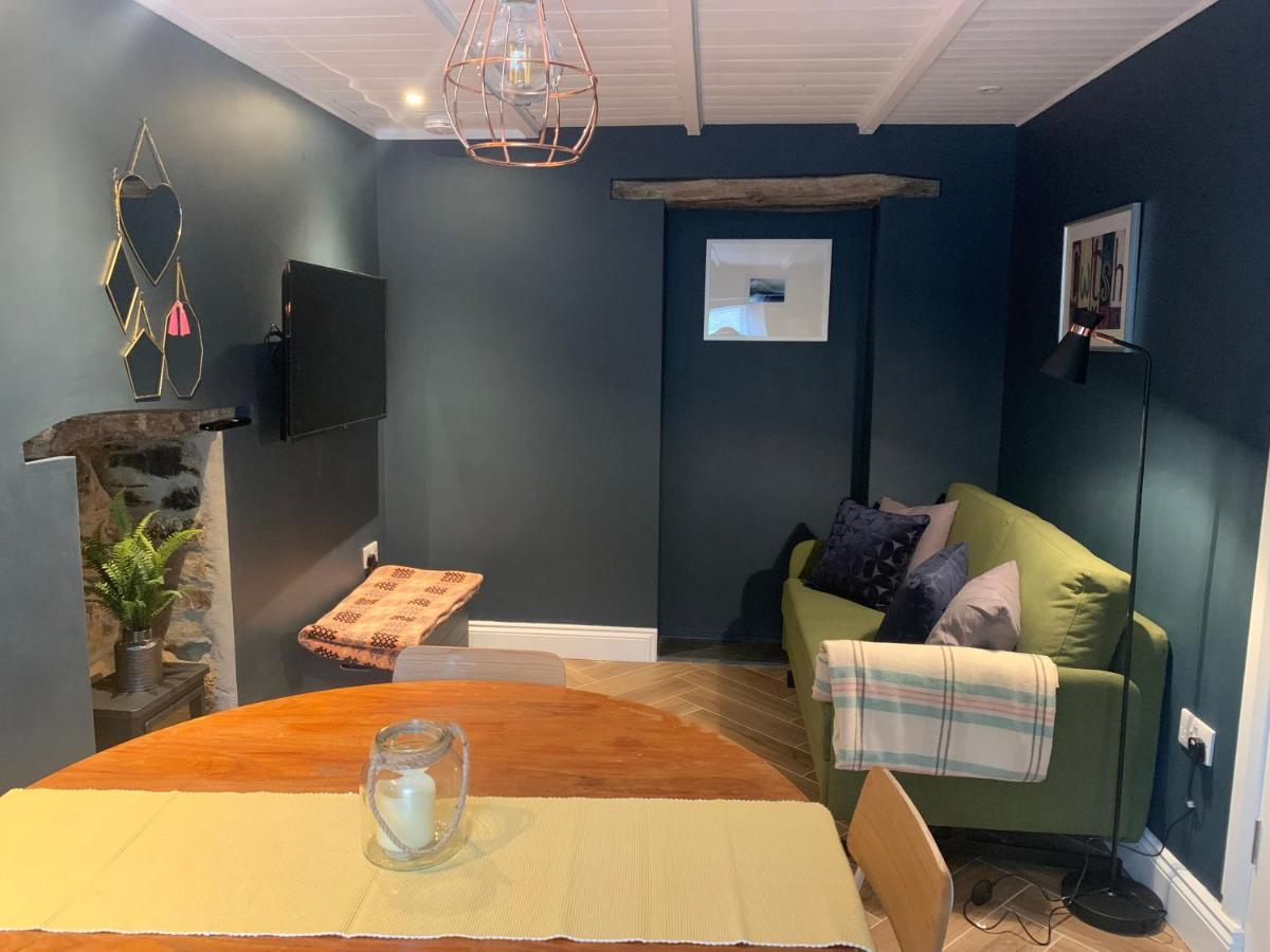 Min-Y-Fford Sleeps 6 Plus Pet نيوبورت المظهر الخارجي الصورة