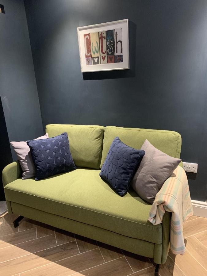 Min-Y-Fford Sleeps 6 Plus Pet نيوبورت المظهر الخارجي الصورة