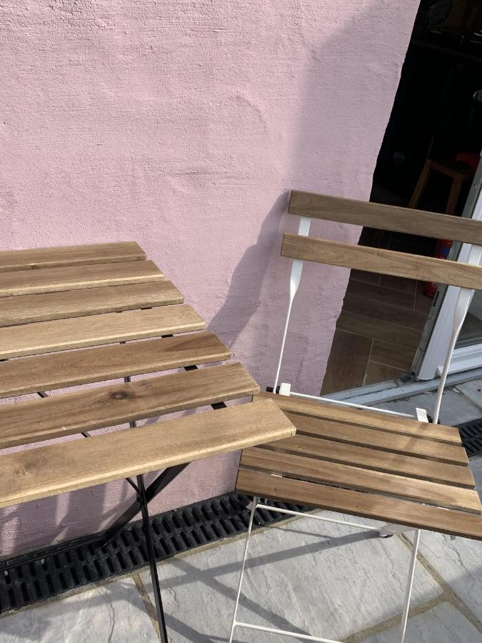 Min-Y-Fford Sleeps 6 Plus Pet نيوبورت المظهر الخارجي الصورة