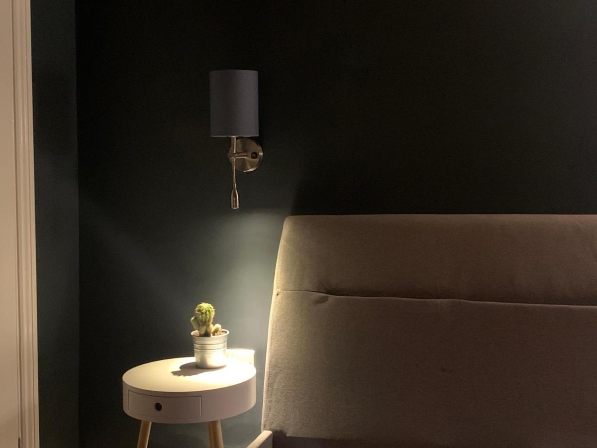 Min-Y-Fford Sleeps 6 Plus Pet نيوبورت المظهر الخارجي الصورة