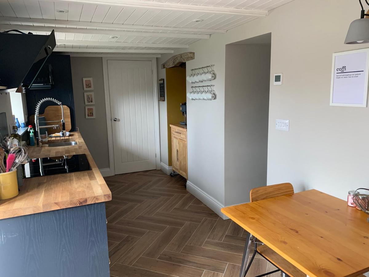 Min-Y-Fford Sleeps 6 Plus Pet نيوبورت المظهر الخارجي الصورة
