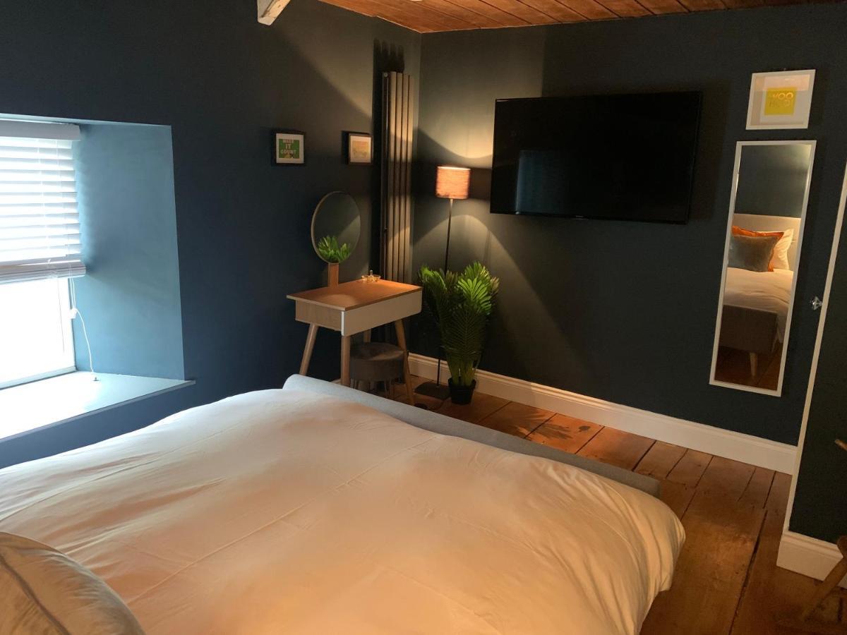 Min-Y-Fford Sleeps 6 Plus Pet نيوبورت المظهر الخارجي الصورة