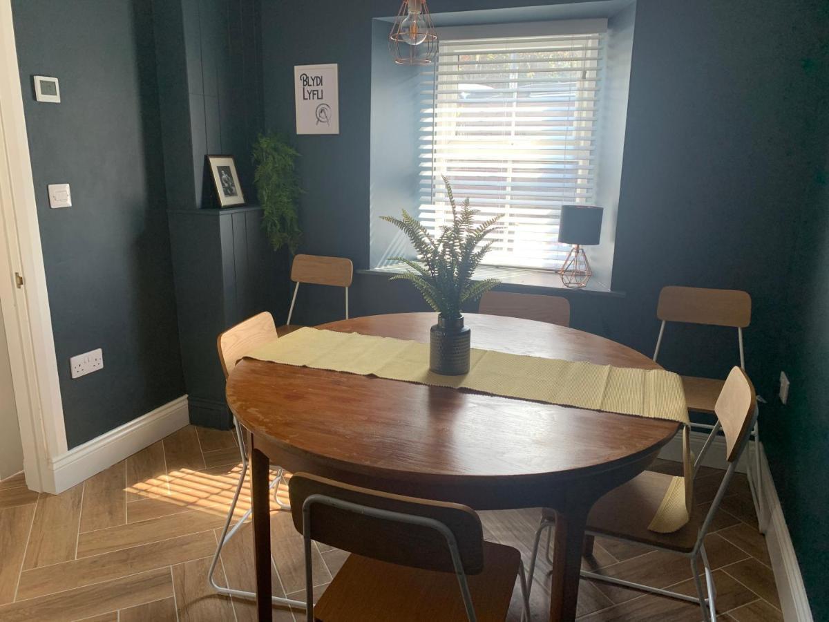 Min-Y-Fford Sleeps 6 Plus Pet نيوبورت المظهر الخارجي الصورة